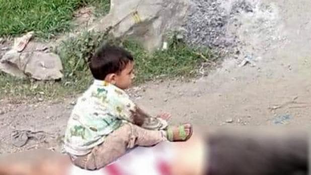 Photo of आतंकियों का सीआरपीएफ जवान पर हमला, सामने आई तीन साल के मासूम की  दर्दनाक तस्वीर…