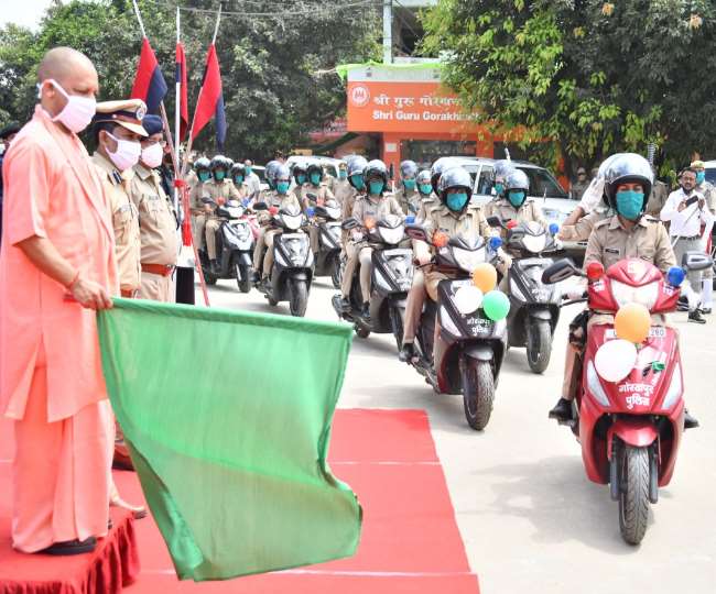 Photo of महिला अपराधों में कमी लाने के लिए सीएम योगी आदित्‍यनाथ ने शेरनी दस्ते को दिखाई हरी झंडी