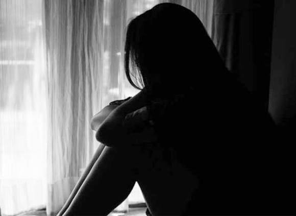 Photo of फेसबुक से मिली सौतेली मां, बेटियों के साथ करती थी गंदी बात