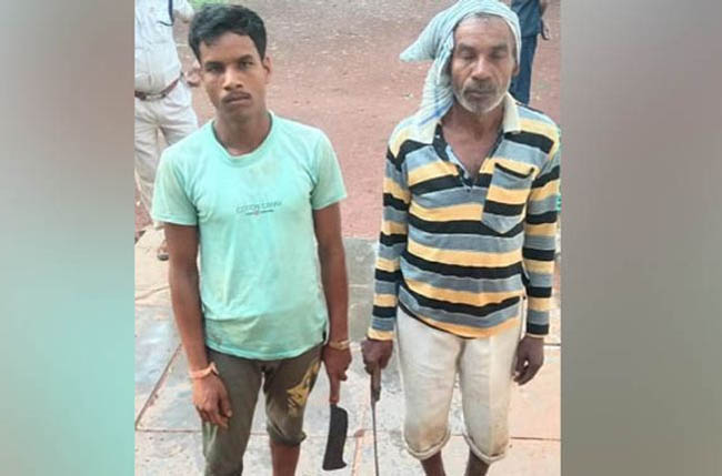 Photo of सुबह जब गांव वाले उठे, तो घर के बाहर पड़ी थीं खून से सनी लाशें