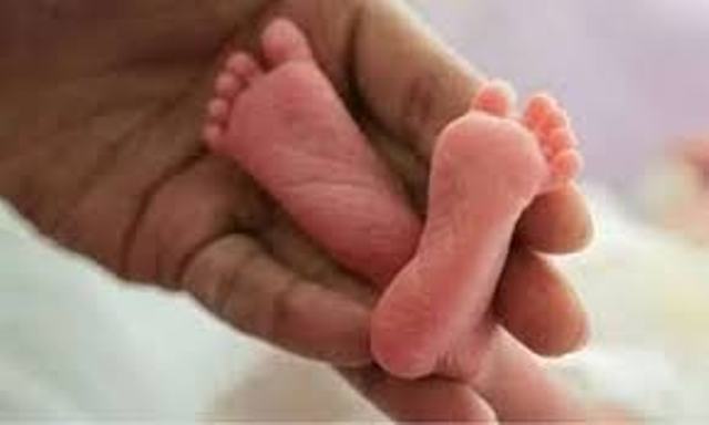 Photo of मां गिड़गिड़ाती रही और उसकी आंखों के सामने उसके नवजात को …