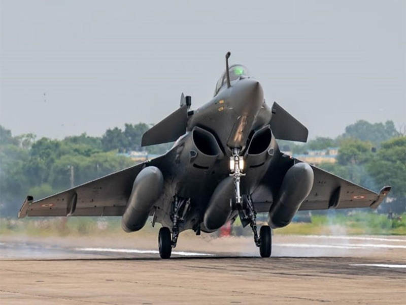 Photo of चीन का घमंड भारत करेगा चूर: फ्रांस से भारत आए पांच राफेल लड़ाकू विमान आज बनेगे वायुसेना का हिस्सा