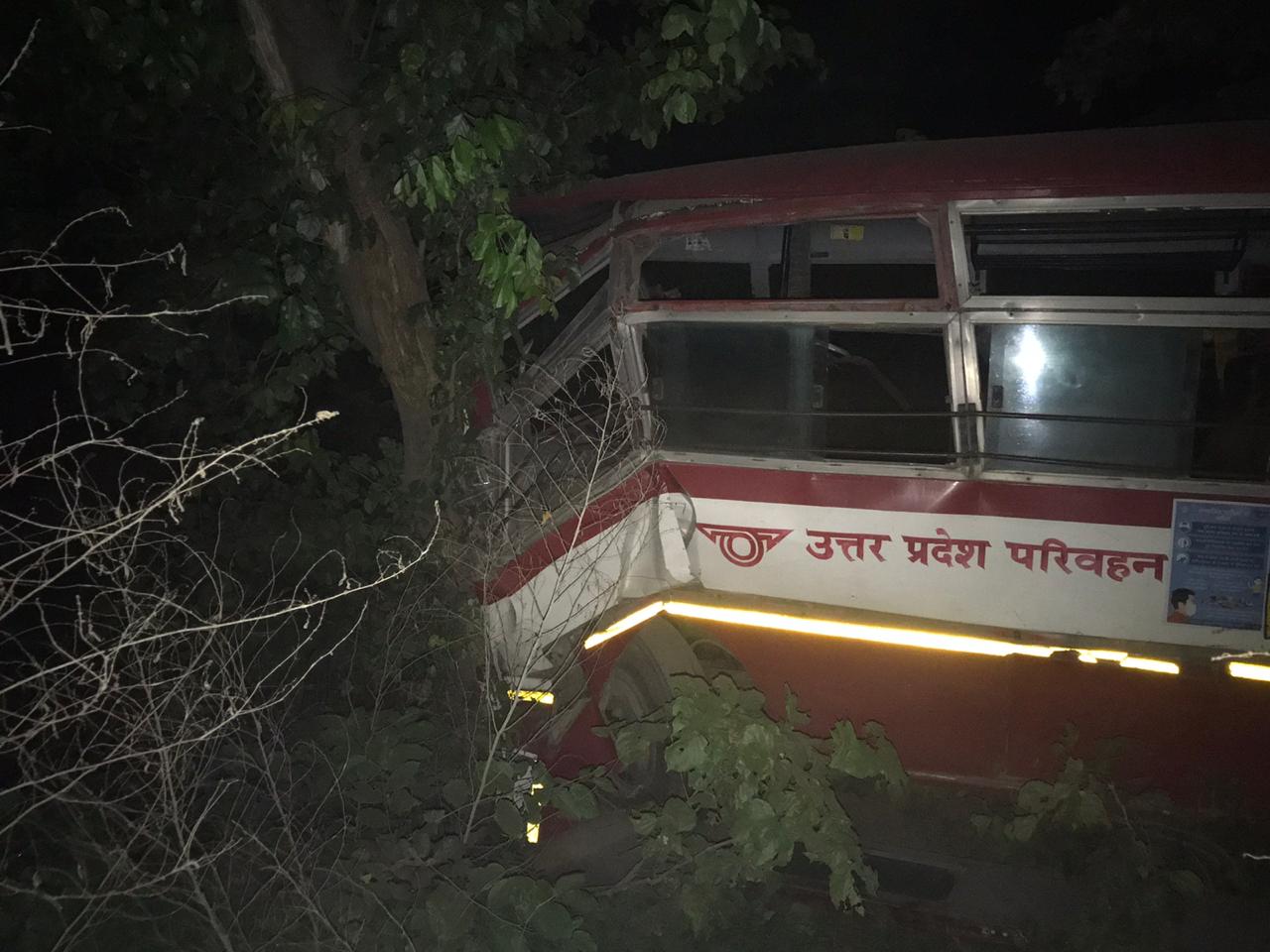 Photo of रोडवेज बस ने ट्रैक्टर को मारी जोरदार टक्कर, अनियंत्रित होकर खड्डे में गिरी