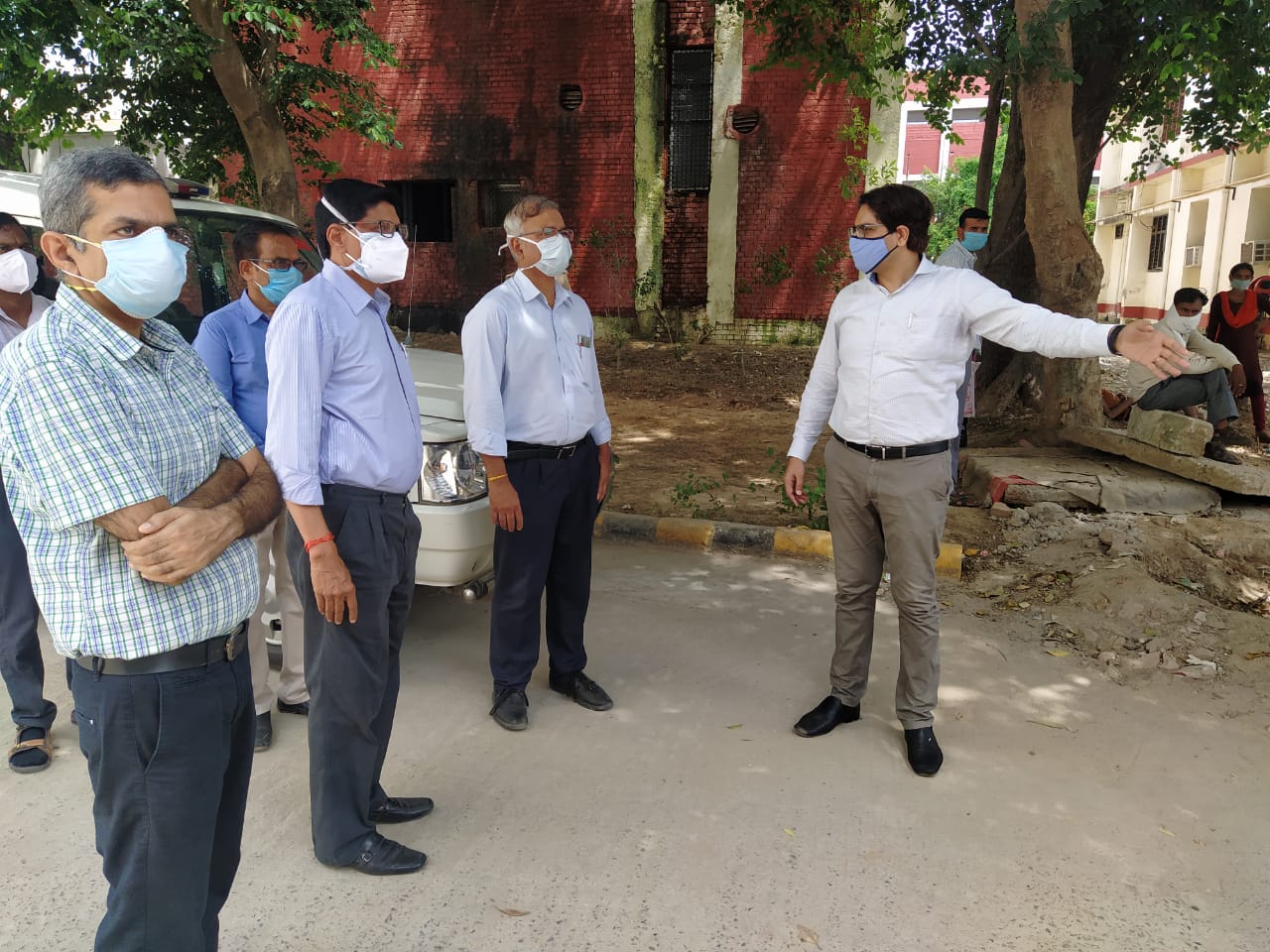 Photo of प्रयागराज: डीएम ने स्वरूपरानी अस्पताल में बने नए PMSSY भवन का किया निरीक्षण