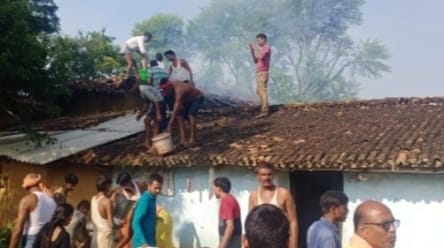 Photo of सिलेंडर में रिसाव से घर में लगी भीषड़ आग, एक युवक झुलसा