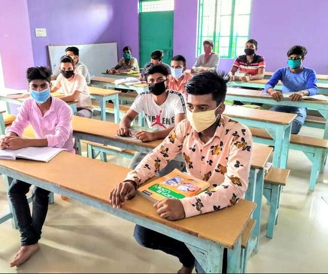 Photo of बिहार में पांच महीने बाद कोचिंग संस्थानों में शुरू हुई पढ़ाई, पहले दिन पंहुचे 30 फीसद बच्चे