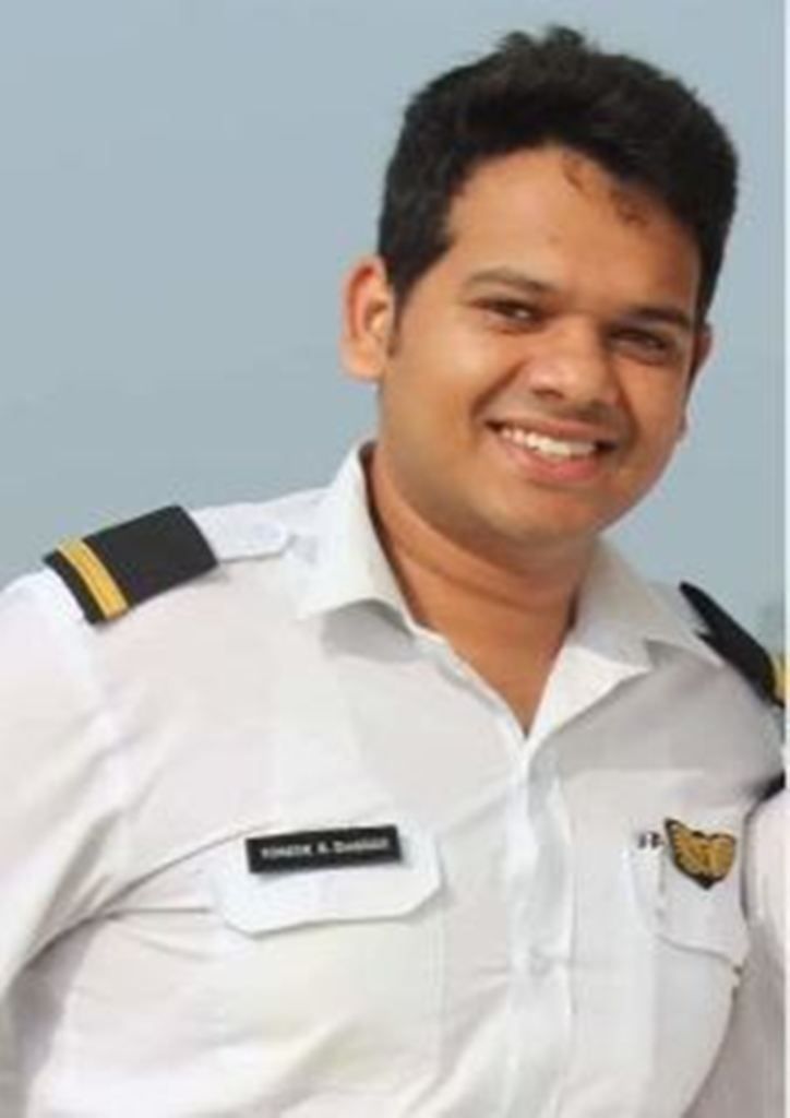 Photo of आजमगढ़: क्रैश होकर खेत में गिरा ट्रेनी एयरक्राफ्ट, प्रशिक्षु पायलट की मौत