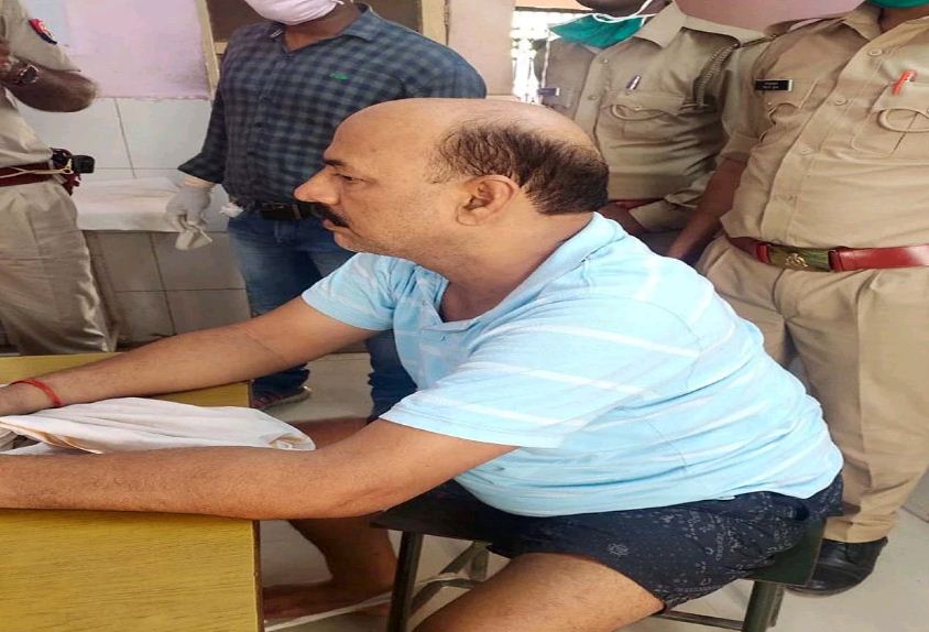 Photo of यूपी: दिलीप मिश्रा के खिलाफ तेज हुई करवाई, योगी सरकार उठाएगी ये बड़े कदम…