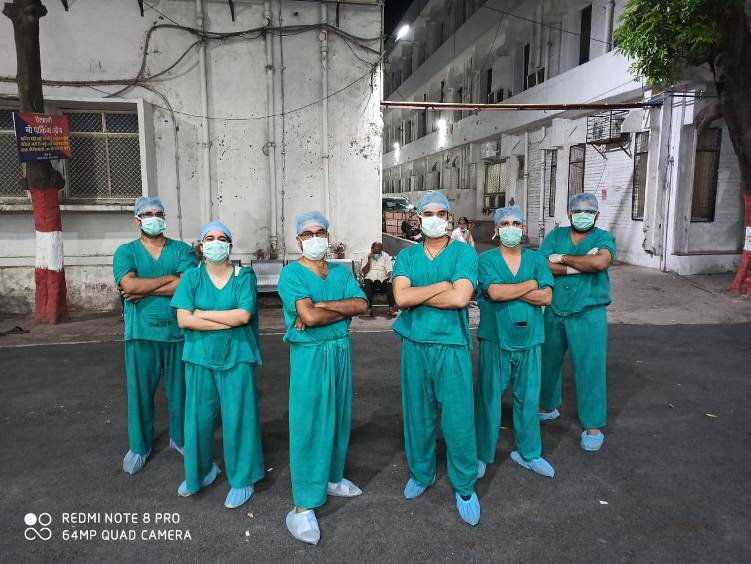 Photo of यूपी में कोरोना से जंग जारी, संक्रमितों की संख्‍या पर डिस्‍चार्ज की संख्‍या भारी