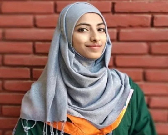 Photo of हिजाब ने छीन ली उसकी नौकरी