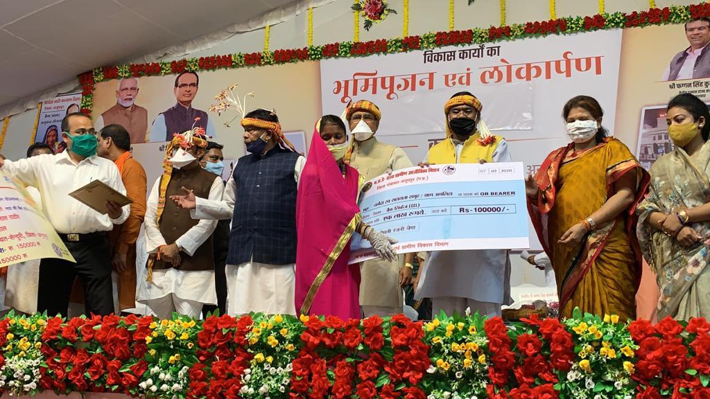 Photo of मुख्यमंत्री ने किया 302 करोड़ से अधिक के कार्यों का लोकार्पण एवं भूमिपूजन