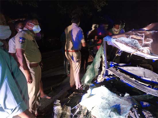 Photo of दर्दनाक : भीषण सड़क दुर्घटना में पांच यात्रियों की मौत