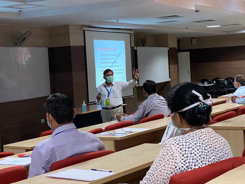 Photo of संकाय सदस्य से लेकर सफाई कर्मियों तक को दी जा चुकी है कोविड ट्रेनिंग