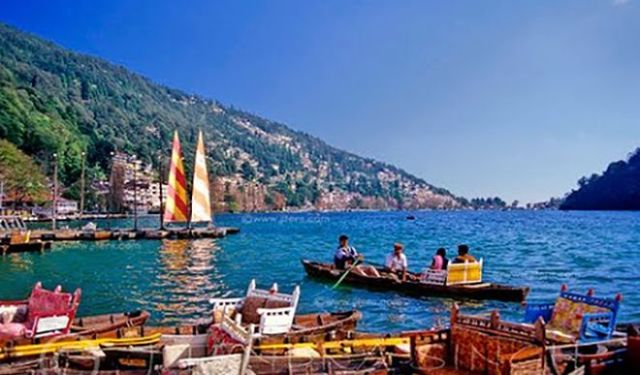 Photo of नैनीताल और खजुराहो में पटरी पर लौटने लगी है ज़िन्दगी