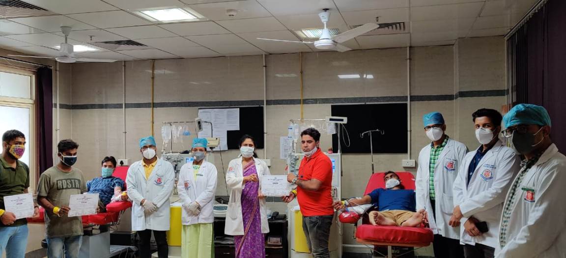 Photo of कोरोना की जंग जीत चुके छह और योद्धाओं ने दान किया प्लाज्मा