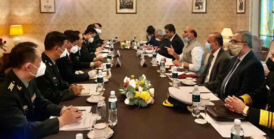 Photo of सीमा पर तनाव के बीच चीन के रक्षा मंत्री से मिले राजनाथ सिंह