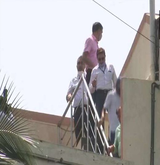 Photo of सुशांत राजपूत केस: फरेंसिक टीम के साथ CBI पंहुची सुशांत के घर, जांच एजेंसी सीन करेगी रिक्रिएट