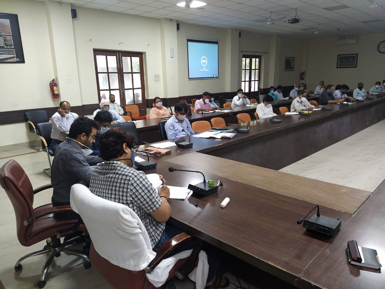 Photo of प्रयागराज: जिलाधिकारी ने की जनपद में चल रही योजनाओं की समीक्षा, दिए ये निर्देश