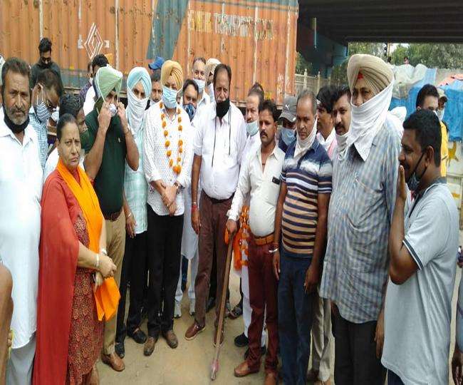 Photo of लुधियाना के ग्यासपुरा वाली मेन रोड बनाने का निर्माण कार्य हुआ शुरू, मेयर बलकार संधू ने किया उदघाटन