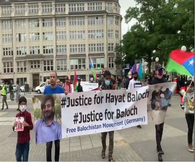 Photo of जर्मनी: हयात बलोच के हत्या के खिलाफ जर्मनी में हो रही नारेबाजी, इंसाफ की कर रहे मांग