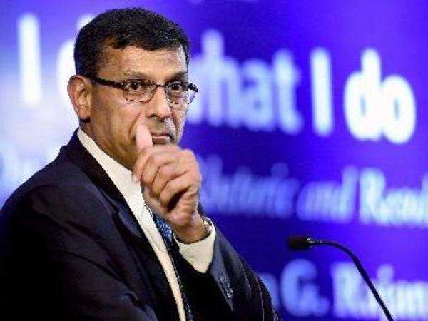 Photo of RBI के पूर्व गवर्नर बोले – इकॉनमी को लगातार इलाज की जरूरत