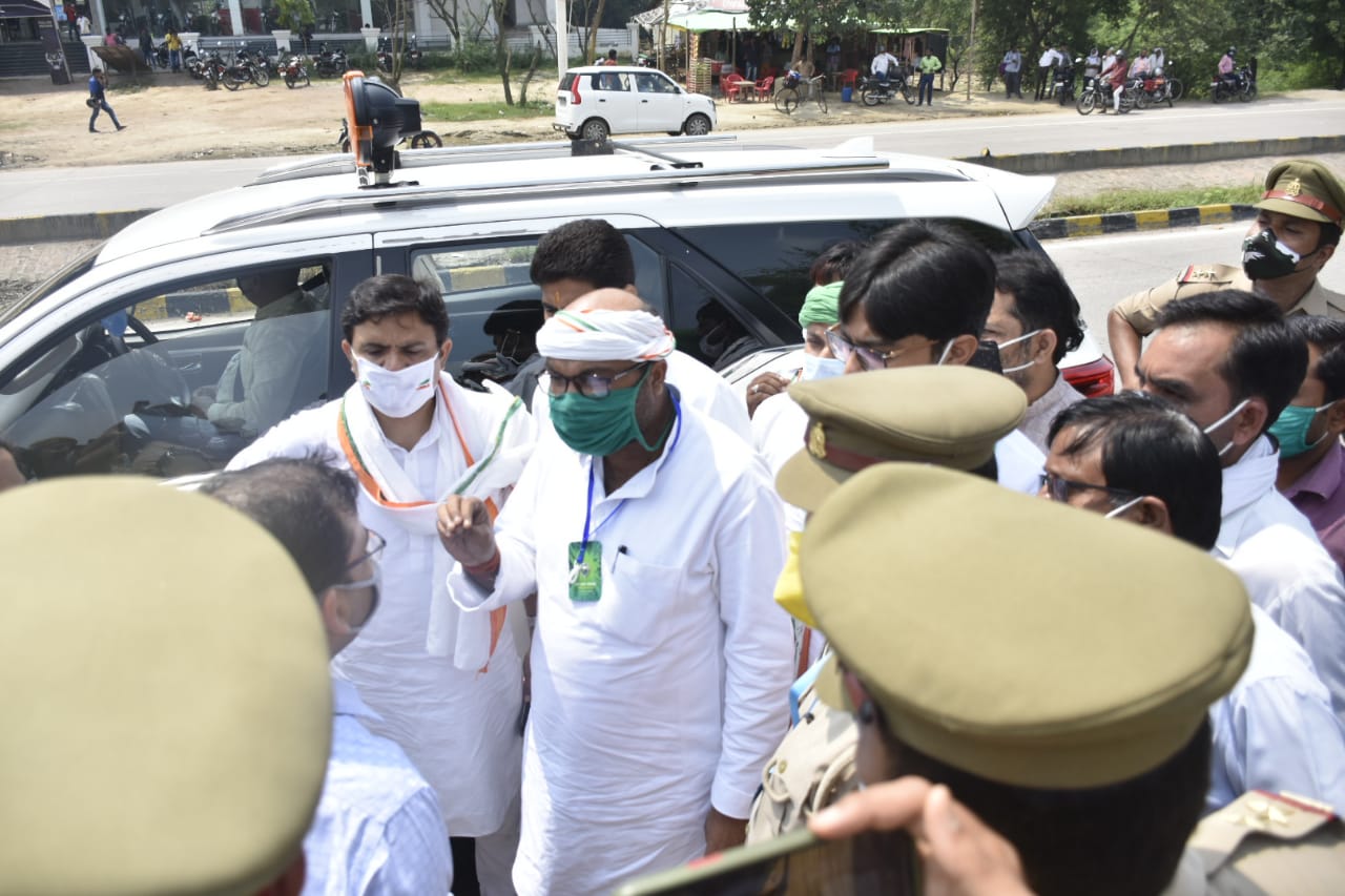 Photo of हिरासत में लिए गए प्रदेश कांग्रेस अध्यक्ष, किसानो से मिलने जा रहे थे अयोध्या
