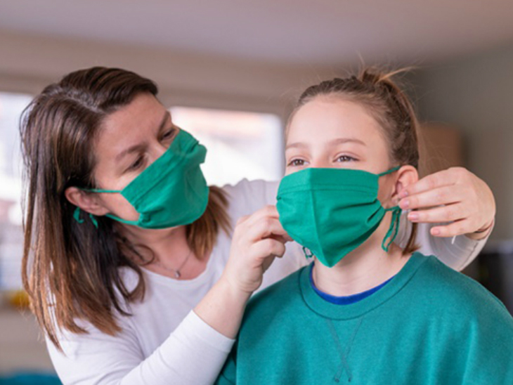 Photo of घंटो मास्क पहनने से हो सकती है गले में खराश, ये हैं कारण और बचाव के उपाय