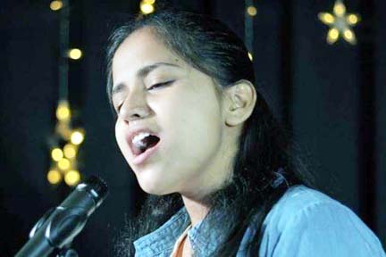 Photo of सिंगिंग में धमाल मचा रही मुगलसराय की नैंसी तिवारी