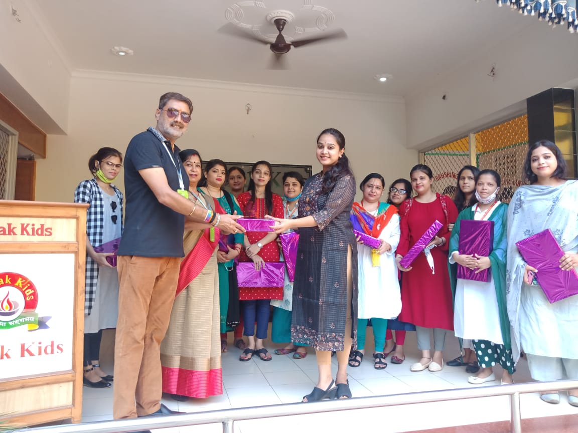Photo of शिक्षक दिवस पर शिक्षिकाओं का हुआ सम्मान
