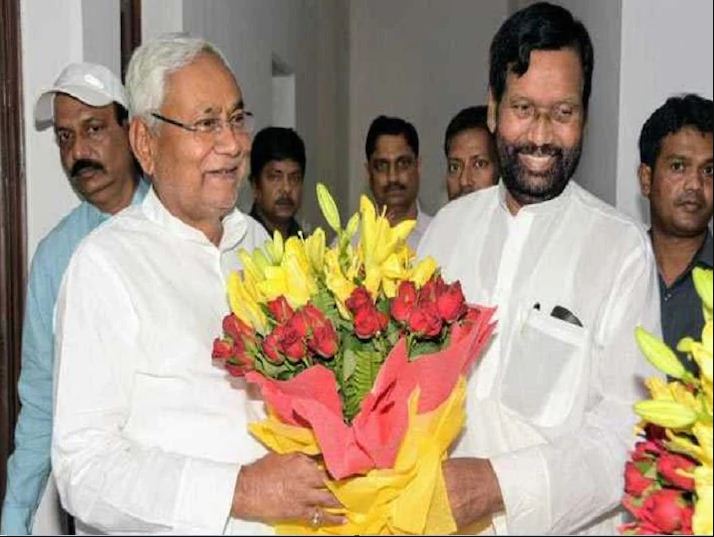 Photo of राम विलास पासवान की पार्टी एलजेपी नीतीश के साथ चुनाव लड़ेगी या नहीं, आज होगीं अहम बैठक