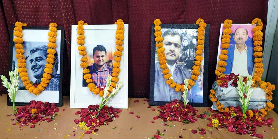 Photo of यूपी प्रेस क्लब में दिवंगत साथियों को UPWJU ने अर्पित की विनम्र श्रद्धांजलि
