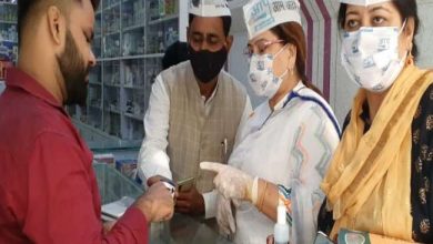 Photo of AAP कार्यकर्ताओं ने कोरोना वायरस की रोकथाम के लिए घर-घर जाकर कर रहे पीड़ित लोगों की मदद