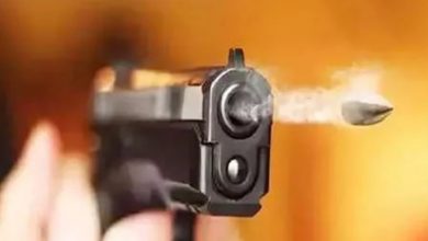 Photo of बैंक गार्ड की बंदूक से चली गोली, आसपास खड़े तीन लोग जख्मी