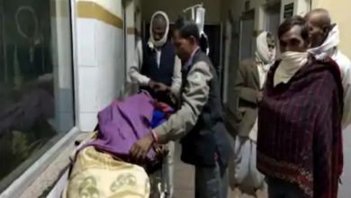 Photo of पत्नी ने रच डाला हत्या का षड्यंत्र: प्रेमी के साथ मिलकर पति के मुह और गुप्तांग में तेजाब उड़ेला, मरा समझ जंगल में फेंका