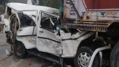 Photo of यूपी: प्रतापगढ़ में भीषण सड़क हादसा, बोलेरो से टकराई ट्रक, 14 बारातियों की मौत