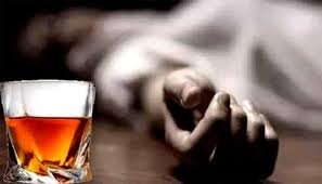 Photo of लखनऊ में जहरीली शराब पीने से हुई  6 लोगों की मौत, फरार ठेकेदार हुआ  सरेंडर