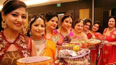 Photo of Karwa Chauth 2020: करवा चौथ की पूजा या कथा सुनते समय इस दिशा में मुख रखना होता है शुभ, पढ़ लें व्रत से जुड़ी जरूरी बातें