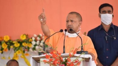 Photo of पश्चिमी चंपारण से गरजे योगी, कहा- जाति के नाम पर लोगों को बांटने वाले अब रोजगार का झुनझुना दे रहे हैं