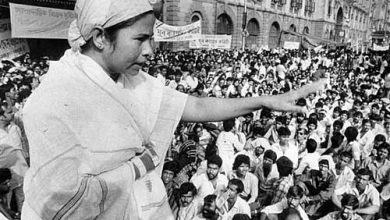 Photo of आज हैं ममता बनर्जी का जन्मदिन, कंधे पर थैला हवाई चप्‍पल और दूध बेचकर चलाती थी घर…