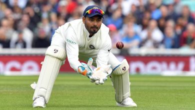 Photo of युवा विकेटकीपर रिषभ पंत द्वारा एक ही बल्लेबाज का दो बार कैच छोड़ने पर जमकर हुए ट्रोल