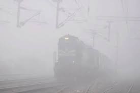 Photo of ठंड से ठिठुरी राजधानी, छाया घना कोहरा कई ट्रेनें हुई रद्द, देखें लिस्ट…