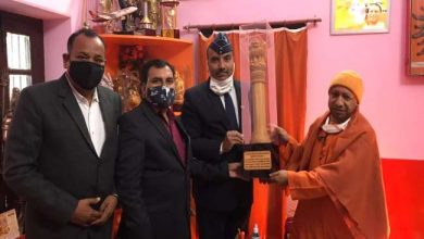 Photo of गोरखनाथ में आयोजित जनता दरबार में सौ से अधिक लोगों की समस्याएं सुनने के बाद CM योगी बोले- मौके पर जाकर अधिकारी कराएं समस्‍याओं के समाधान