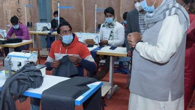 Photo of कोरोना काल में बाहर के राज्यों से लौटे प्रवासी कामगारों का चनपटिया मॉडल, कंबल-टोपी के साथ साड़ी ने किया कमाल