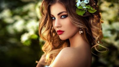 Photo of जब महिलाएं अपने होठों पर लगाती हैं इस रंग की लिपस्टिक तो पुरुष का होता है ये हाल