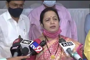 Photo of एक बार फिर मुंबई में होगी लॉकडाउन की वापसी? पेडनेकर ने कही यह बड़ी बात