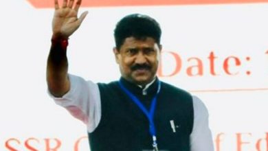 Photo of होटल के कमरे में मृत मिला सांसद मोहन डेलकर का शव, जानें क्या हैं पूरा मामला