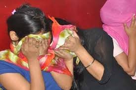 Photo of होटल के कमरे में चल रहा था देहव्यापार पुलिस ने मारा छापा आपत्तिजनक हालत में मिले 18 युवक-युवतियां