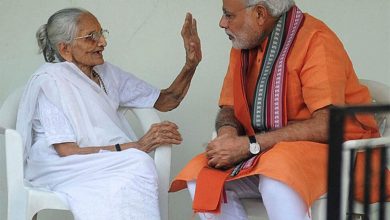 Photo of प्रधानमंत्री नरेंद्र मोदी की मां हीराबेन मोदी को लगी कोरोना वैक्सीन की पहली डोज…