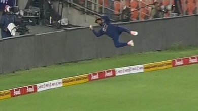 Photo of केएल राहुल बने सुपरमैन, हवा में छलांग लगाते हुए रोका छक्का