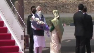 Photo of बांग्लादेश पहुंचे प्रधानमंत्री नरेंद्र मोदी, शेख हसीना ने किया स्वागत…
